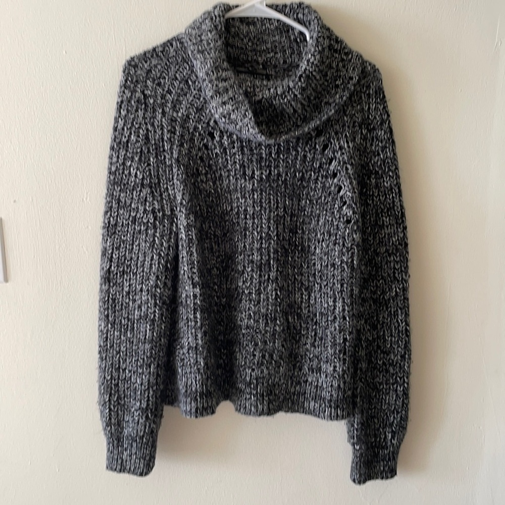 Kendall & Kylie Turtleneck